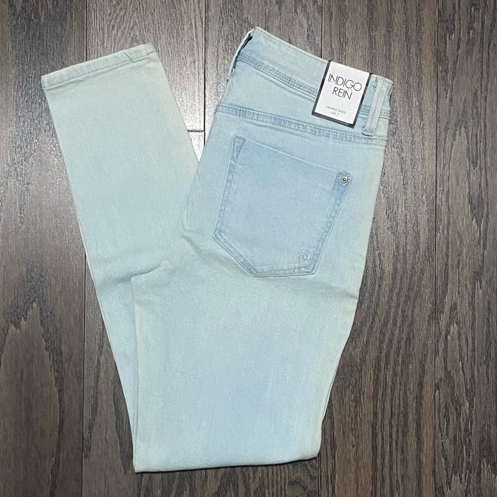 Indigo Rein Women's Light Blue Skinny Jeans - Picture 5 of 9